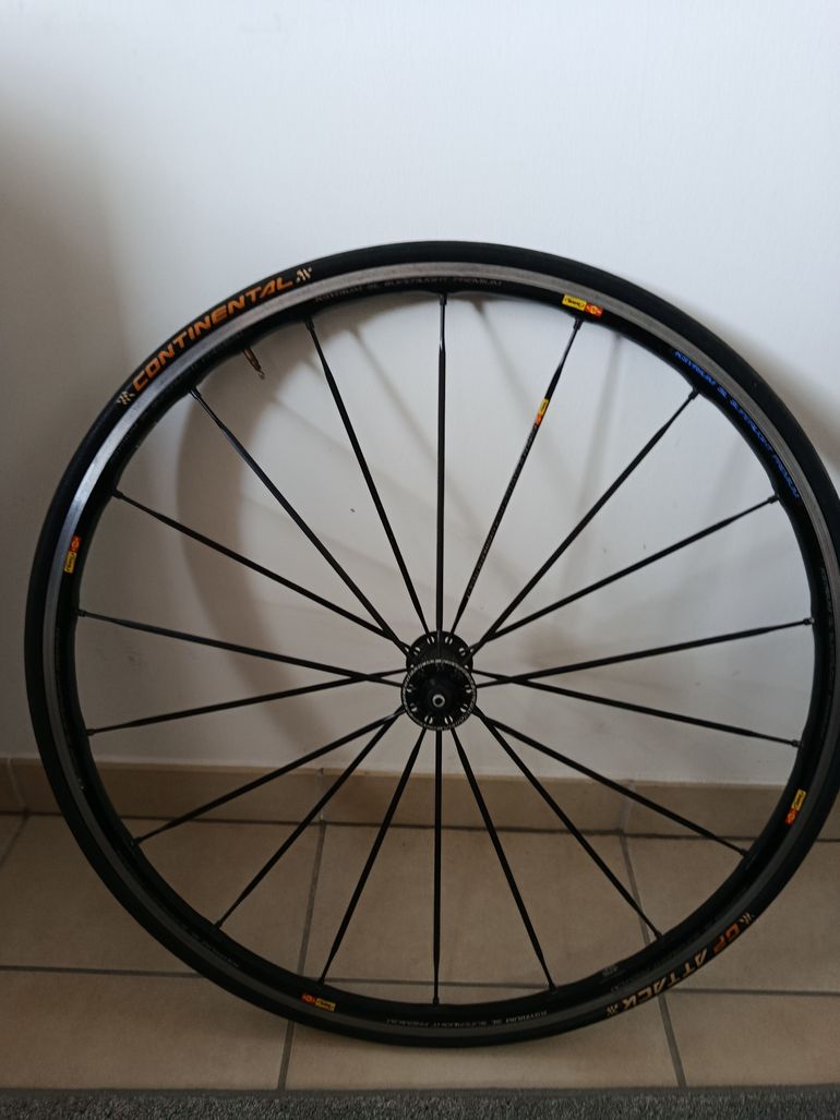 Used Mavic Roue vélo de route 2011 bike — image 1 of 2