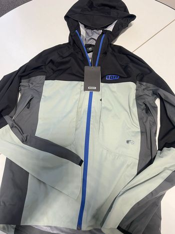 Used Ion SHELTER 3 Strati bike — image 1 of 6