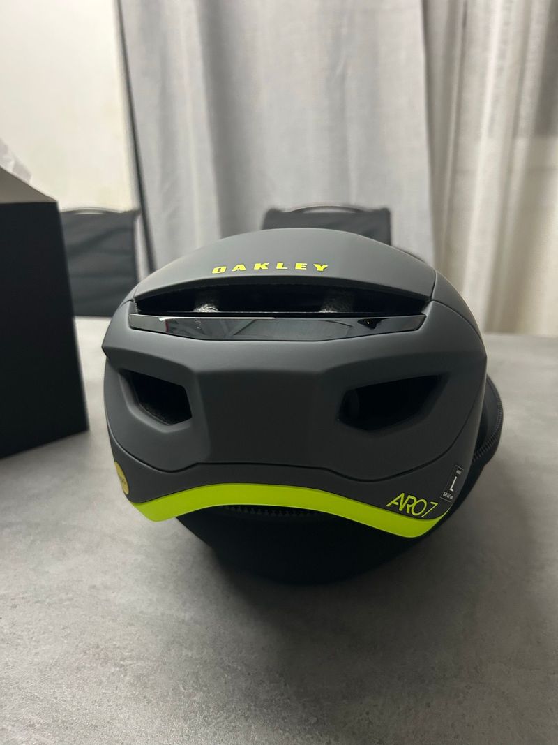 Použité Oakley Aro7 Lite Helmet 2026 bike — obrázek 3 z 7