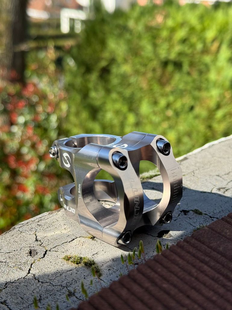 Used LUNJE Full MTB cockpit Handlebar Stem Grips 2026 bike — image 5 of 7