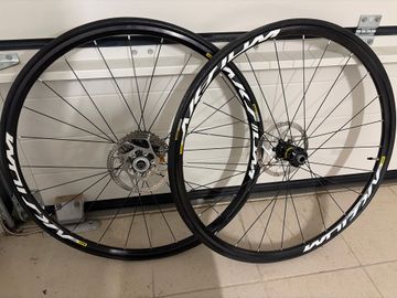 Used Mavic Aksium Wheelset bike — image 1 of 2