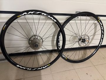 Used Mavic Aksium Wheelset bike — image 2 of 2