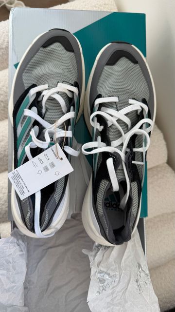 Käytetty Adidas Équipement Agravic Pointure 44 Running Shoes