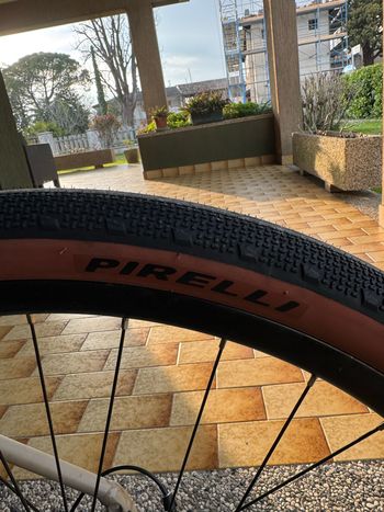 Pirelli, cinturato all road