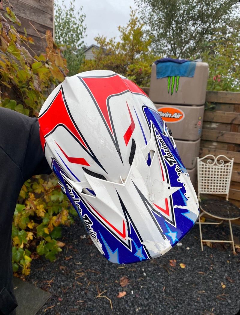 Used Troy Lee Designs Helmet 2025 bike — image 5 of 5