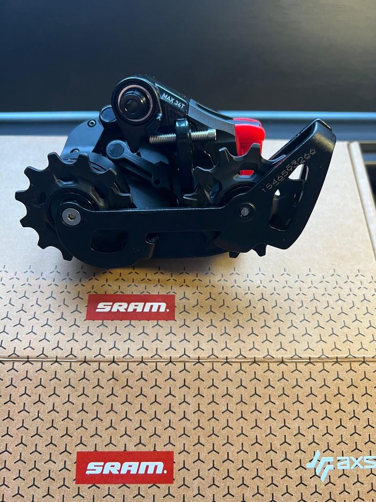 Used Sram Rival eTap AXS 12-speed 2025 bike — image 6 of 7
