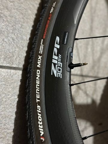 Vittoria Terreno Mix Graphene Tubeless Ready 700x50 Tyres & Tubes de segunda mano