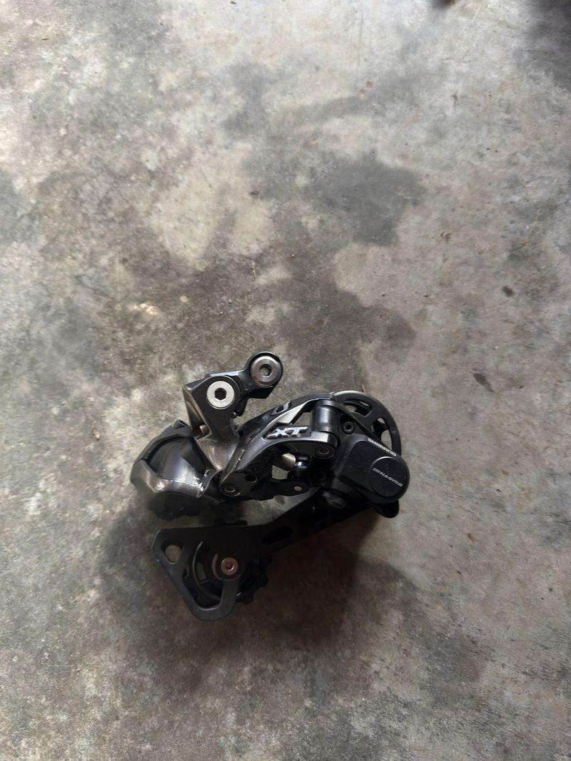 Gebrauchtes Shimano Deore XT Di2 RD-M8050-GS Rear Derailleur 11-speed Drivetrain & Pedals