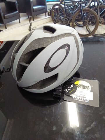Used Oakley ARO5 Helmet 2022 bike — image 1 of 5