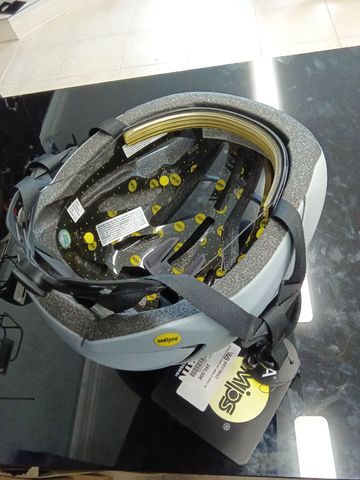 Used Oakley ARO5 Helmet 2022 bike — image 3 of 5