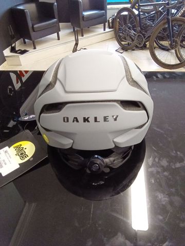 Used Oakley ARO5 Helmet 2022 bike — image 2 of 5