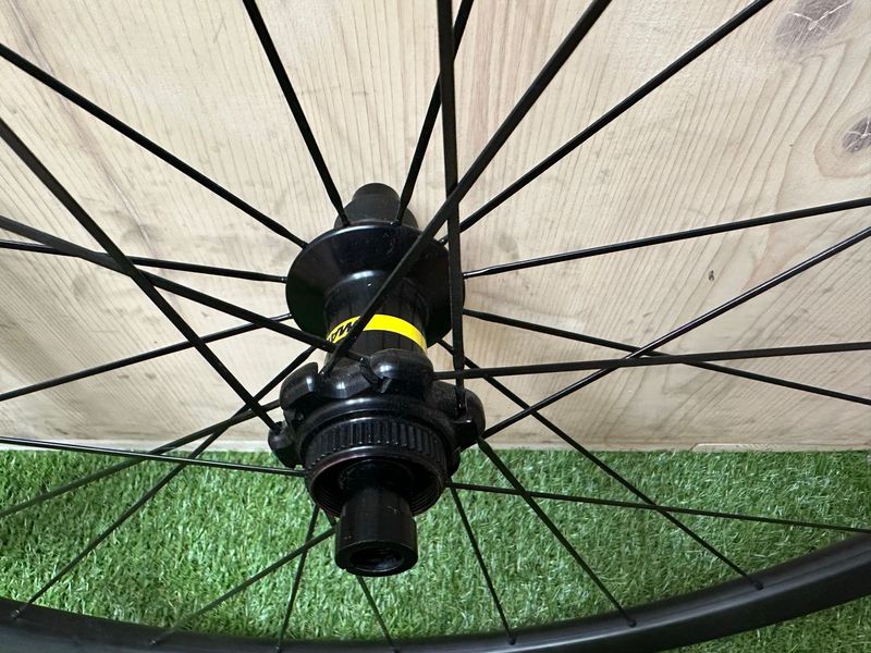 Mavic Allroad Pro Carbon 2023 bike d'occasion — image 2 sur 7