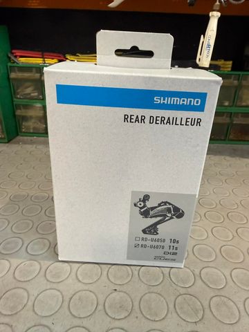 Używany Shimano CUES Di2 RD-U6070 1x11v Drivetrain & Pedals