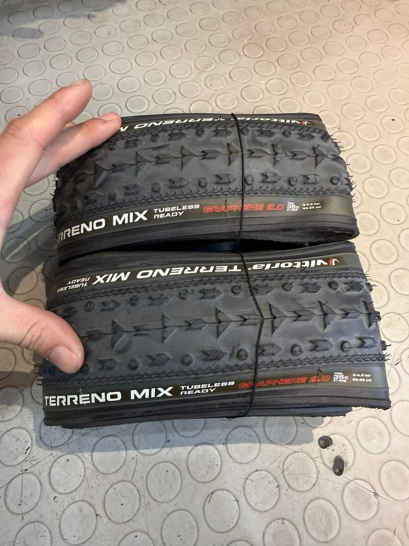 Used Vittoria TERRENO MIX GRAPHENE 2.0 700x35 Tyres & Tubes
