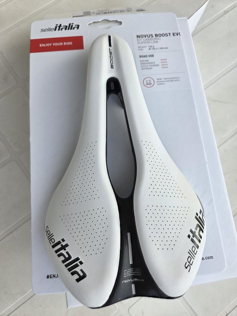 Selle Italia Novus Boost Evo Kit Carbonio Superflow White