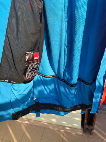 Tweedehands QuickSilver snowboard jacket 2021 bike — afbeelding 7 van 12