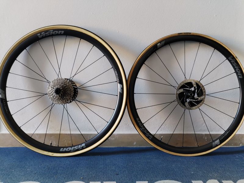 Used Vision Metron 30 bike — image 1 of 4