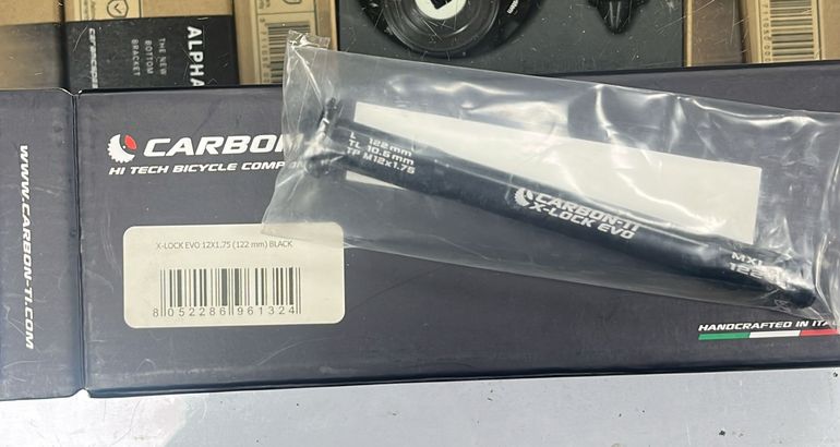 Used Carbon-Ti EJE PASANTE Delantero 122mm 12x1.75 bike — image 2 of 2