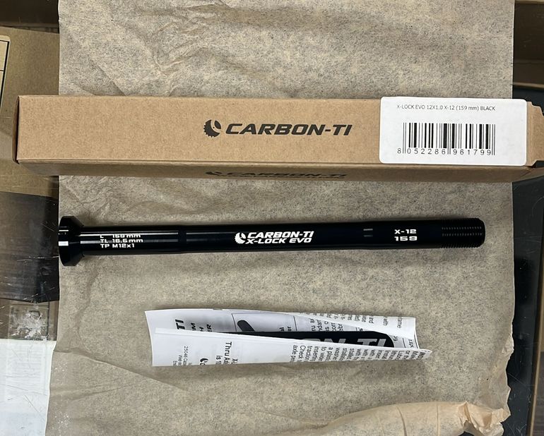 Used Carbon-Ti Eje Pasante Trasero 159mm 12x1.0 bike — image 1 of 2