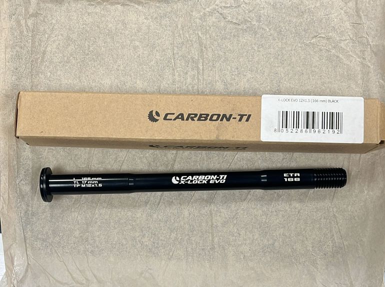 Used Carbon-Ti Eje Pasante Trasero 166mm 12x1.5 bike — image 1 of 2