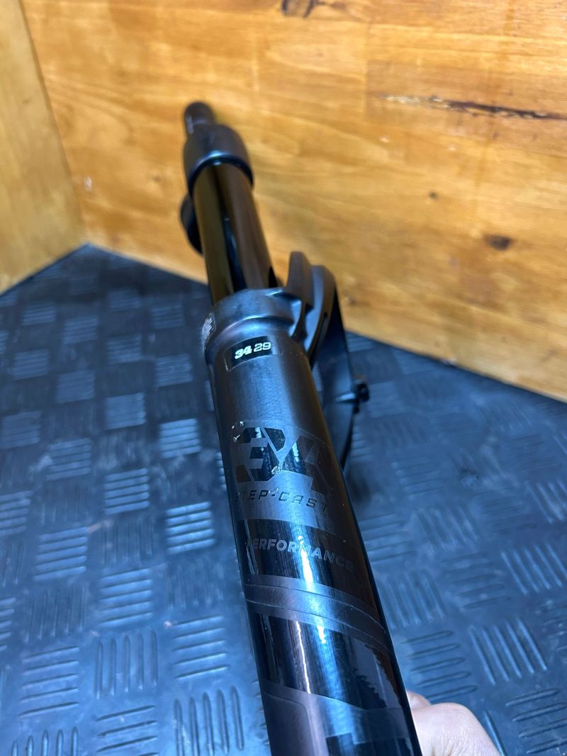 Tweedehands Fox 34 Step-Cast Performance 110mm 2024 bike — afbeelding 3 van 9