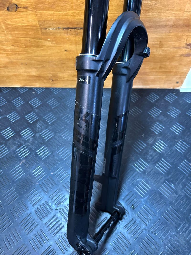 Tweedehands Fox 34 Step-Cast Performance 110mm 2024 bike — afbeelding 4 van 9