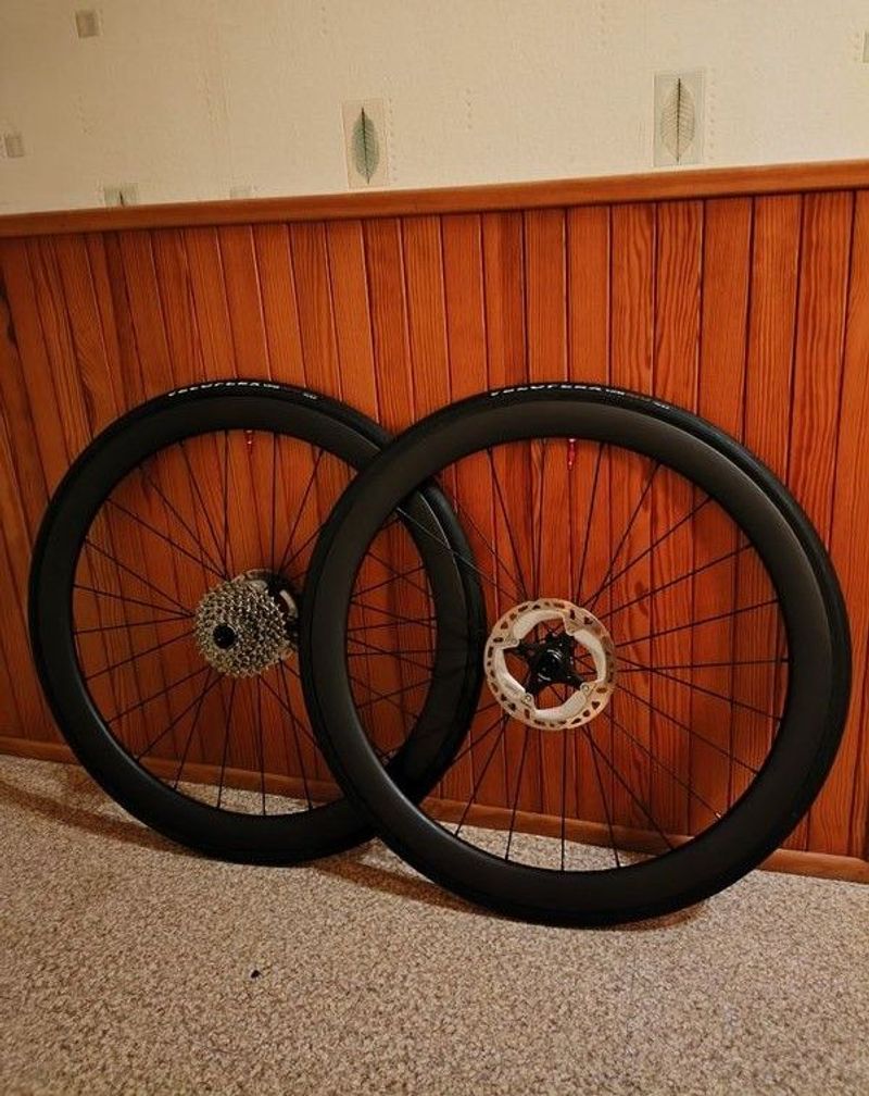 Gebrauchtes OEM Paire de roues carbones vélo route 50mm Disc HG TL 2026 Wheels