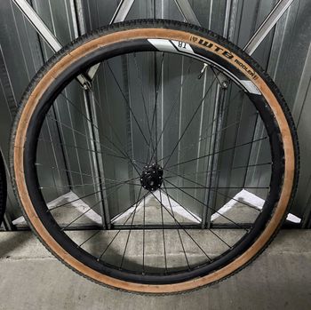 BlackJack, Gravel wheelset with tires