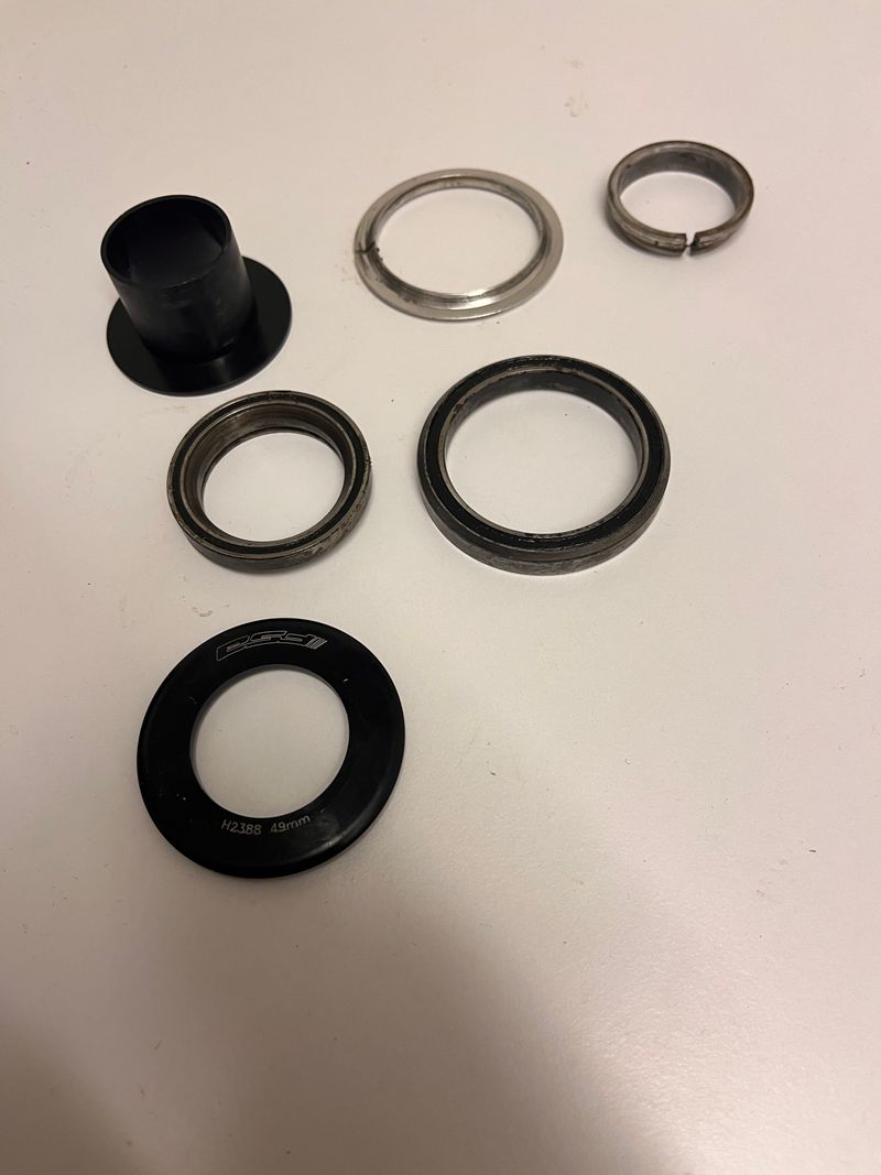 Used Fsa Headset for Specialized Enduro 2018 bike — image 3 of 4