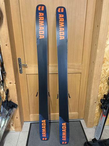 Used Armada ARV 116 JJ UL Skis 2015 bike — image 2 of 5