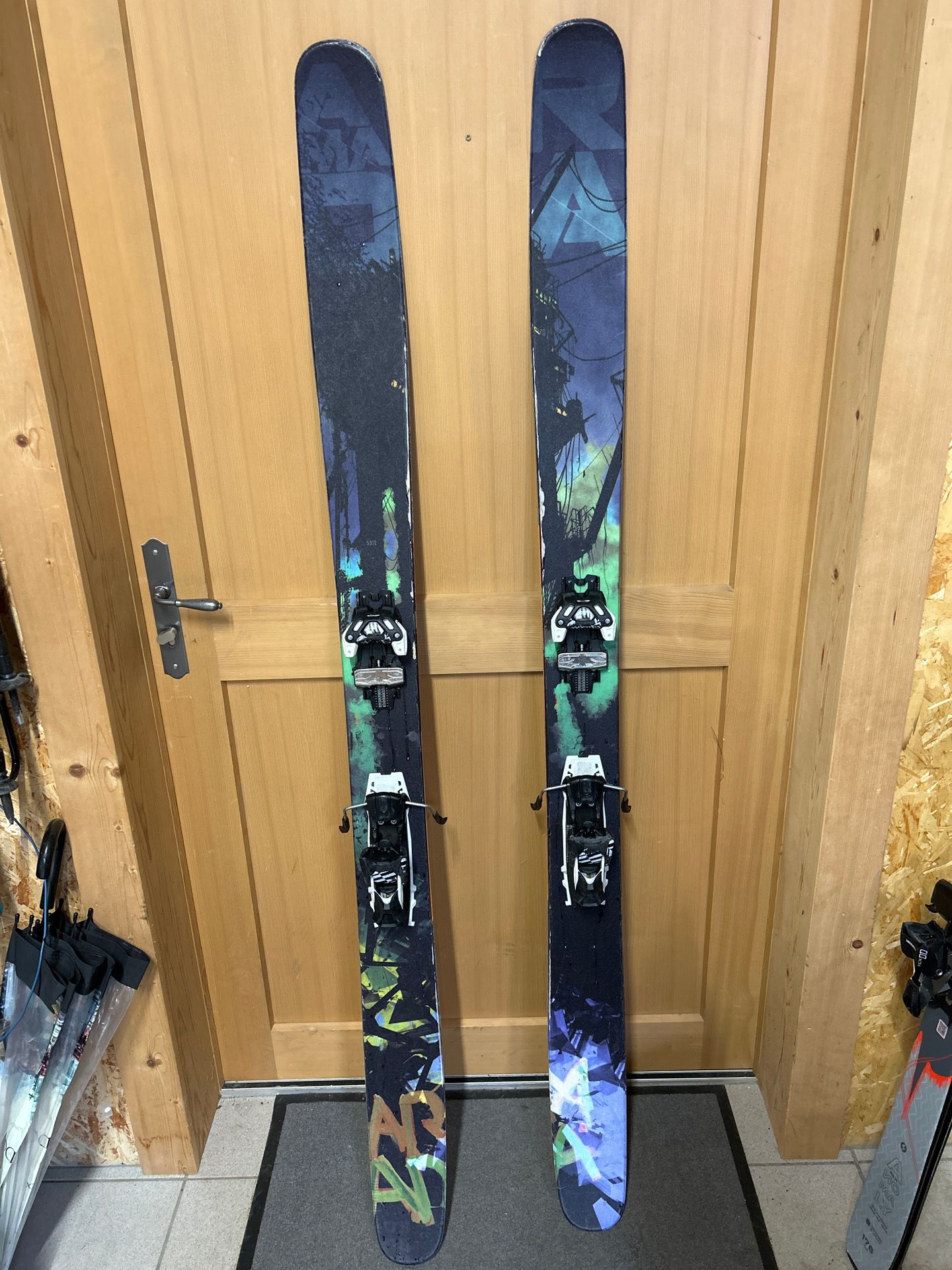 Armada ARV 116 JJ UL Skis | buycycle
