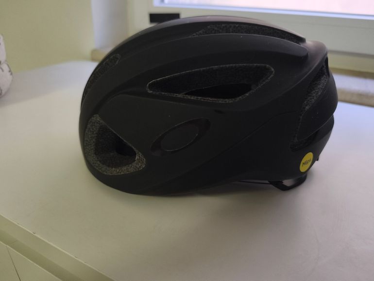 Used Oakley ARO3 MIPS Helmet 2026 bike — image 3 of 7