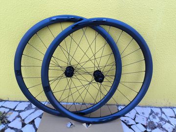 Novatec R3 Carbon Disc Wheelset Wheels usato