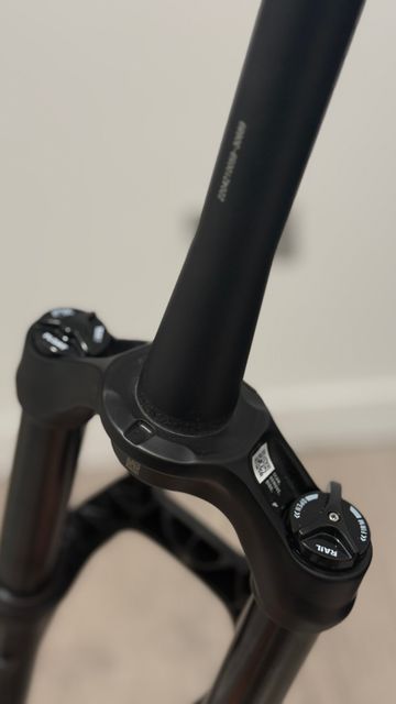 Brugt Fox 34 AWL 140mm Fork 2024 bike — billede 7 af 8