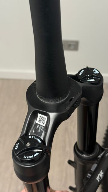 Brugt Fox 34 AWL 140mm Fork 2024 bike — billede 8 af 8
