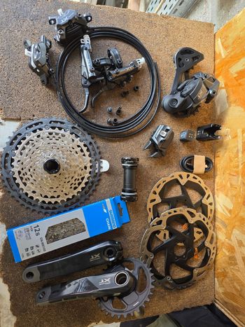 Shimano, Deore XT M8200 Di2 Groupset