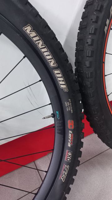 Brugt Dt Swiss H1825 SPLINE 2018 bike — billede 2 af 4