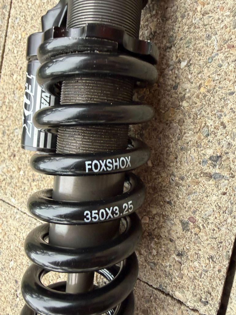 Used Fox Van R Evolution Series springshock 2013 bike — image 2 of 3