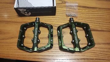 Używany Wolf Tooth Waveform Large Drivetrain & Pedals
