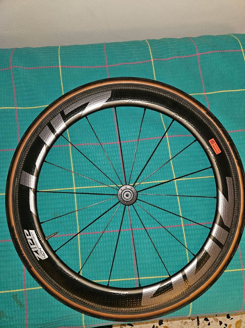 Used Zipp 404 bike — image 1 of 12