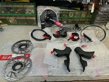 Käytetty Sram Force AXS Road Disc. 12v. 46/33T 172.5mm Groupset