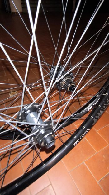 Used Dt Swiss HX1950 27.5 2025 bike — image 4 of 6