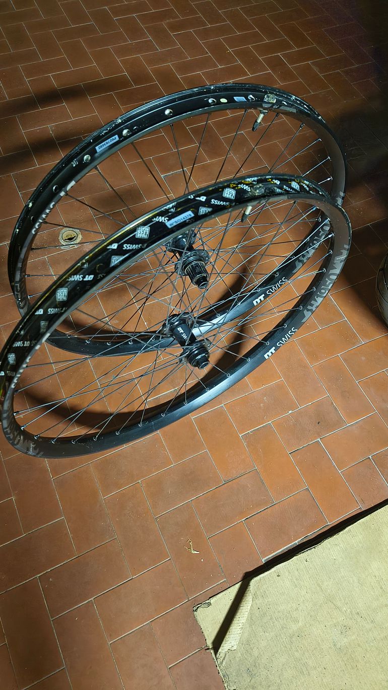 Used Dt Swiss HX1950 27.5 2025 bike — image 1 of 6