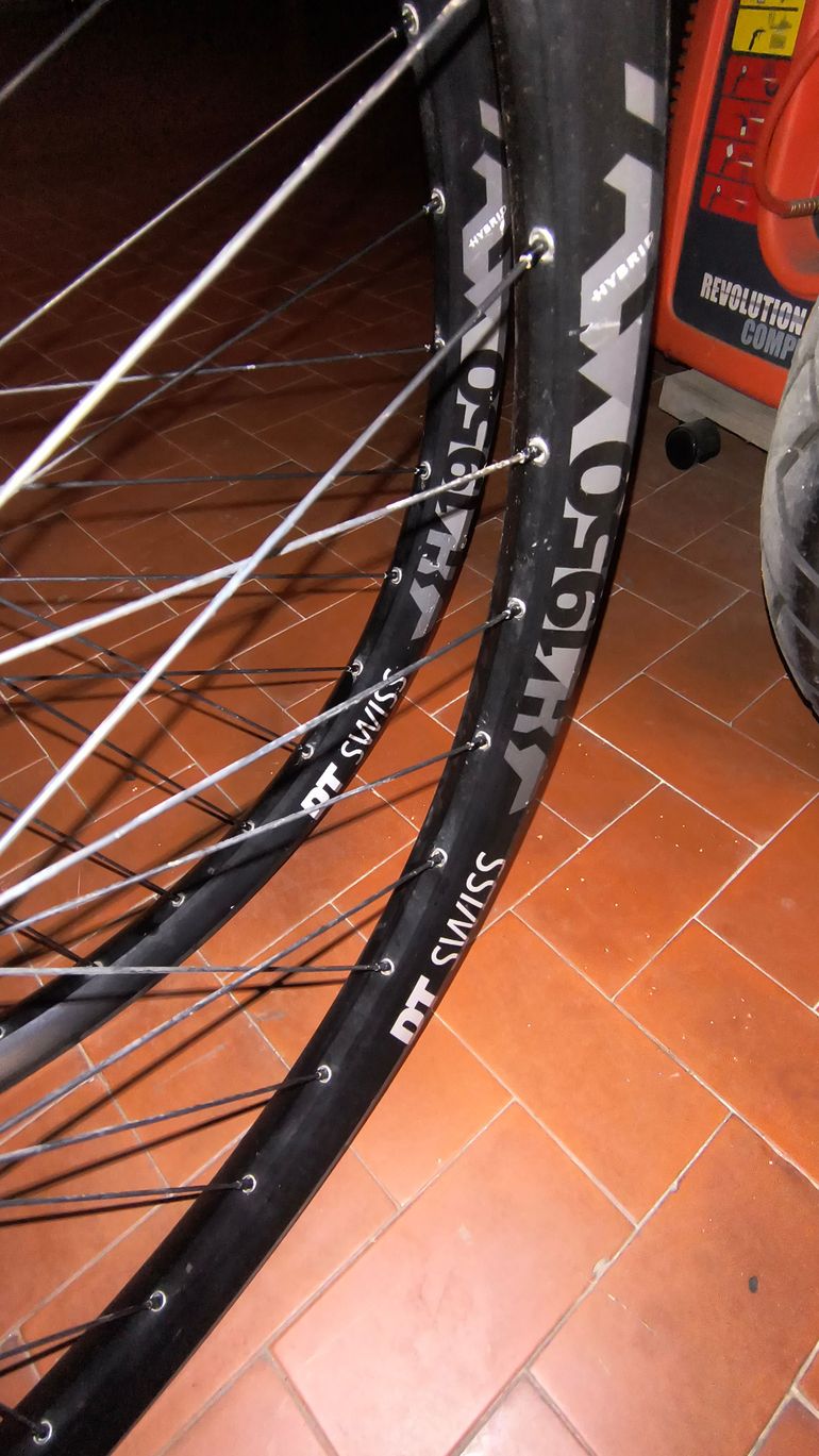 Used Dt Swiss HX1950 27.5 2025 bike — image 3 of 6