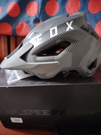 Fox, Casco Helmet