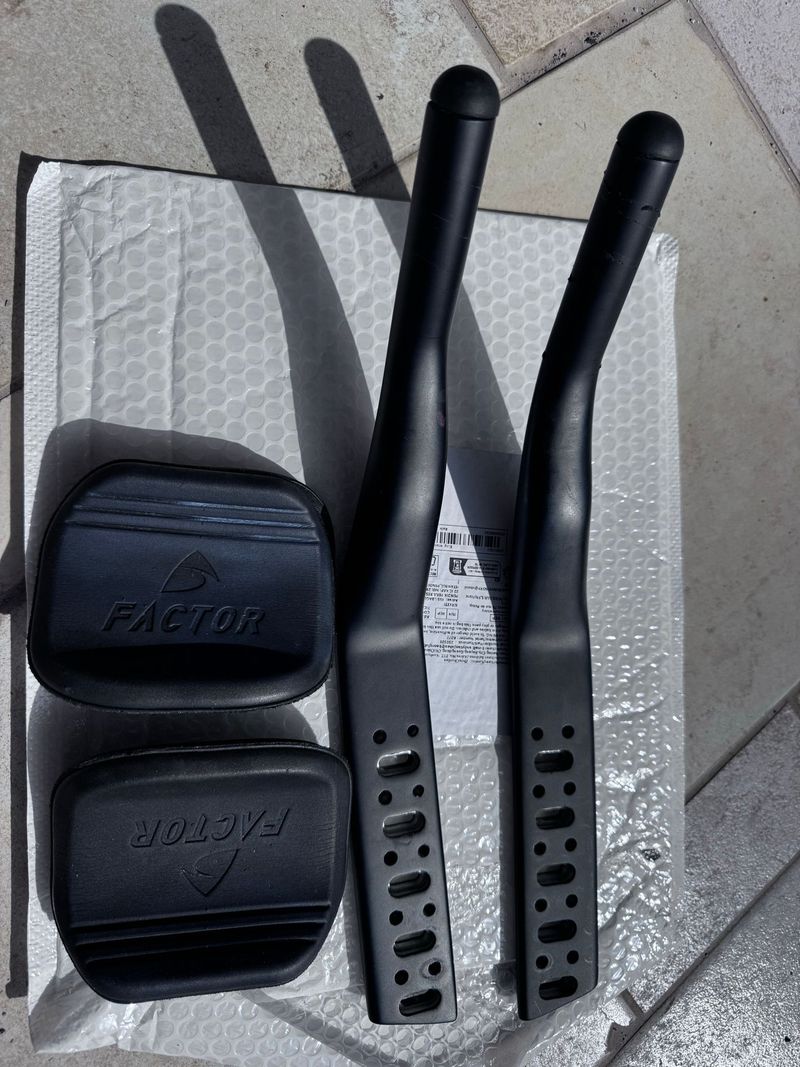 Tweedehands Factor aerobars extentions 2025 bike — afbeelding 1 van 9