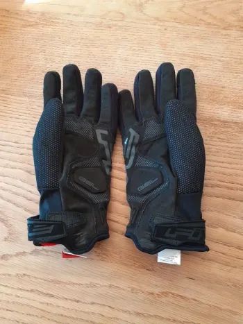 Used Five Ten Gants VTT hiver bike — image 2 of 3