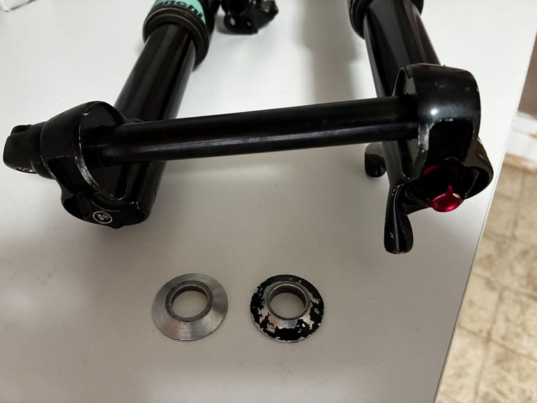 Used RockShox RS1 29" Fork with XLoc Remote bike — image 3 of 9