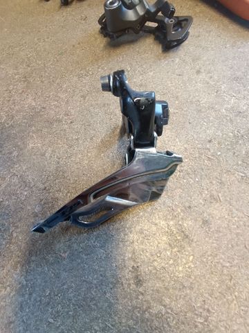 Gebrauchtes Shimano 105 Front Derailleur Triple Drivetrain & Pedals