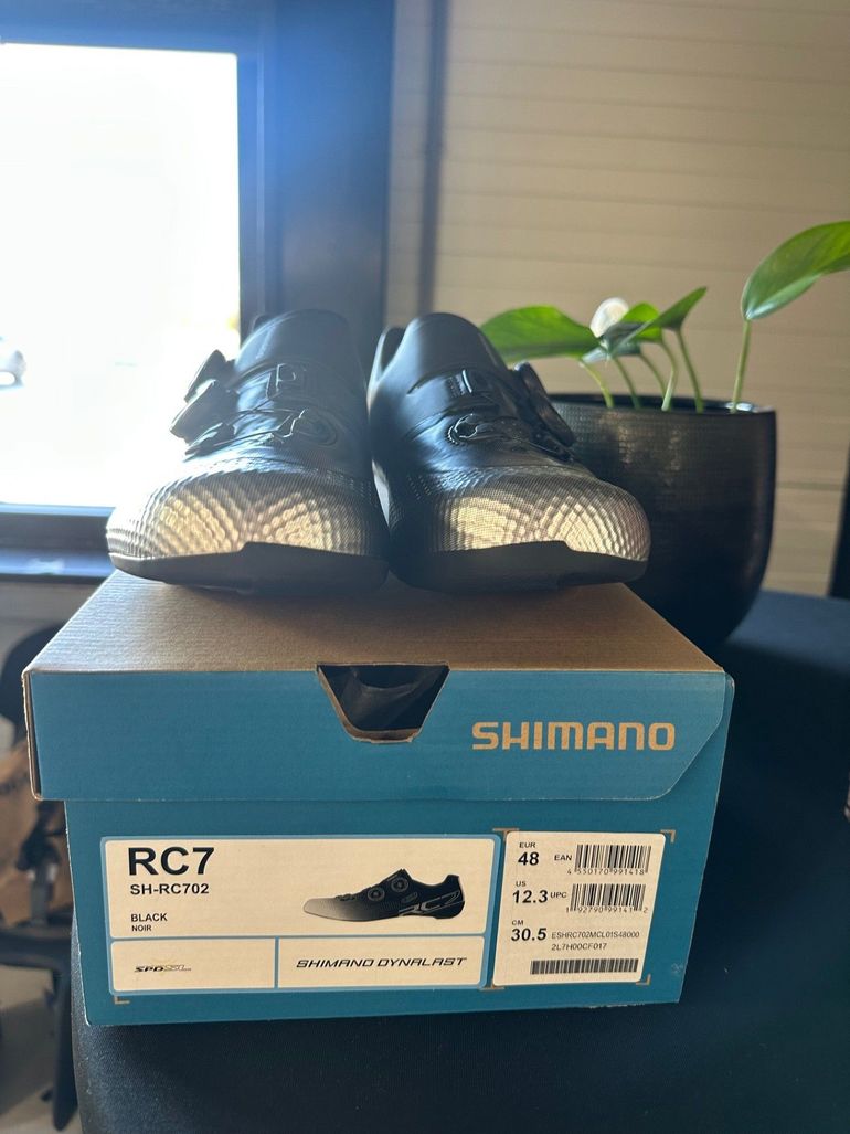 Used Shimano RC702 Wielrenschoen zwart/zilver maat 48 bike — image 4 of 6